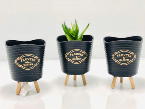 گلدان پلاستیکی