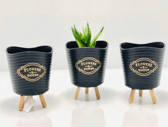 گلدان پلاستیکی